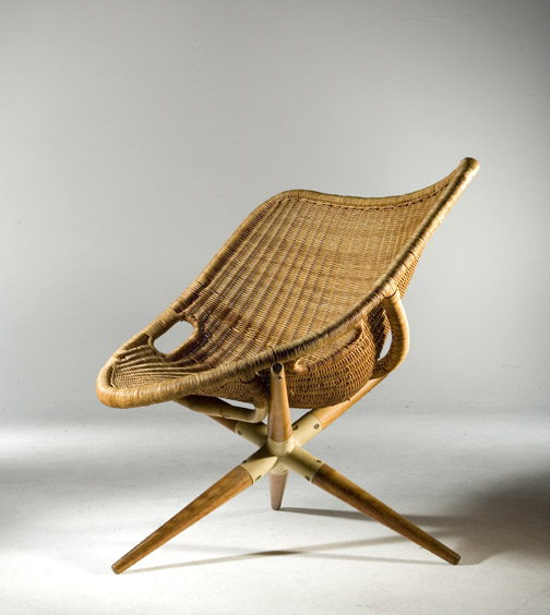 Cadeira Tripode, criada pelo designer Joseph André Motte