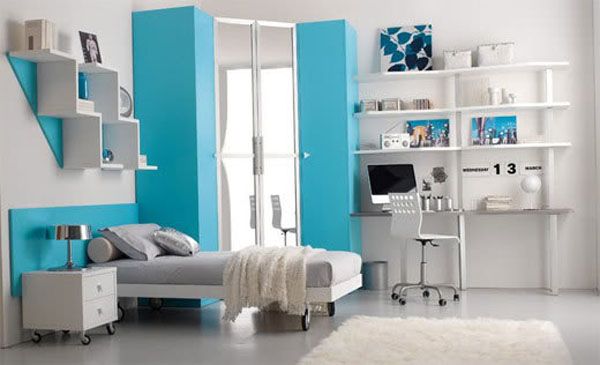 Lindo quarto decorado em azul e branco para os meninos