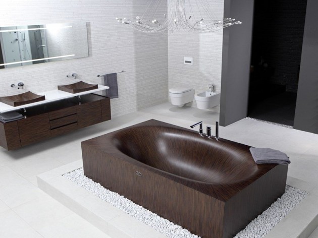 A banheira tem um tamanho padrão que é perfeito e encaixa em qualquer banheiro
