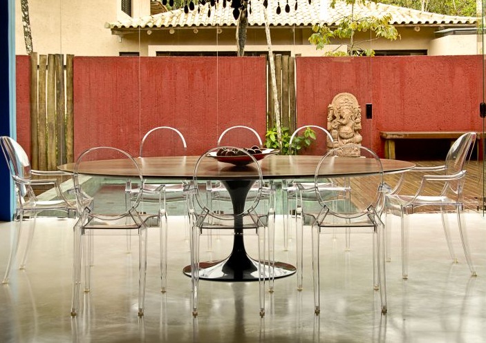 As mesas saarinen estão disponíveis em diversos formatos e tamanhos